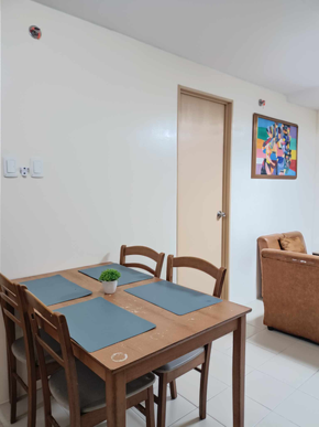 Dormy 101 - Spacious Condo Sharing w/ FREE WIFI in Ortigas Pasig CIty