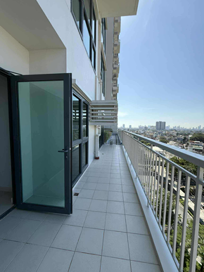 Dormy 748 - Bare Unit in Makati Ayala Malls Circuit Callisto Tower 2