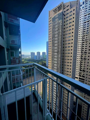 Dormy 457 - 1 Bedroom with Balcony FOR LEASE IN TAGUIG: Meranti Tower