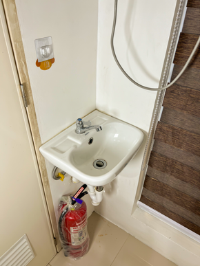 Dormy 181 - Room for Rent near Alabang, Las Pinas