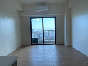 Dormy 505 - RSquare Residences near DLSU (lease and for sale)