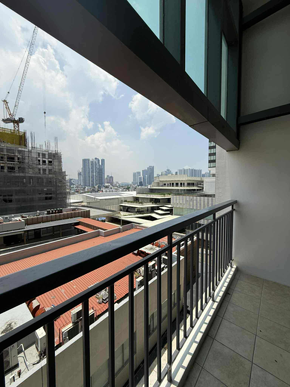 Dormy 747 - Room for Rent in Makati Solstice Tower 1 (Ayala Malls Circuit Lane)
