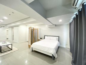 Dormy 801 - Large Studio Type Unit For Rent in Parañaque with Okada View