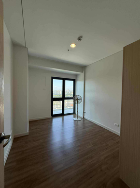 Dormy 748 - Bare Unit in Makati Ayala Malls Circuit Callisto Tower 2
