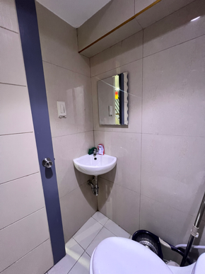 Dormy 834 - Solo Room (Condo Sharing) in BGC