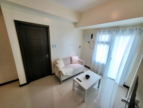 Dormy 381 - 1 BEDROOM CONDO UNIT / TOWER WITH HOTEL VIBE IN QUEZON CITY