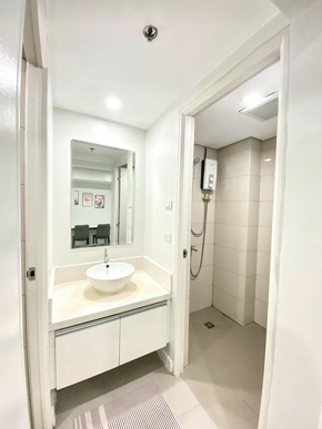 Dormy 801 - Large Studio Type Unit For Rent in Parañaque with Okada View