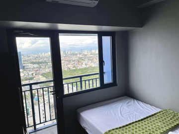 Dormy 858 - 1BR unit for rent with balcony in Makati City