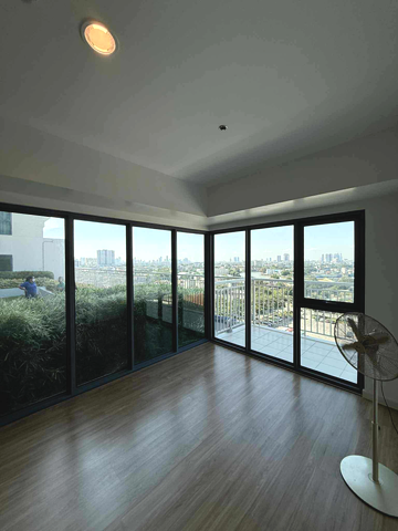 Dormy 748 - Bare Unit in Makati Ayala Malls Circuit Callisto Tower 2