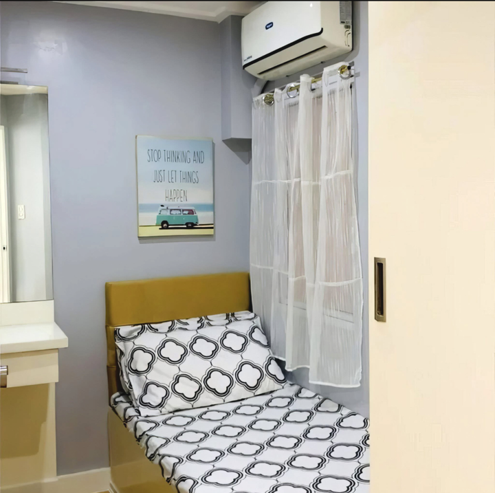 Dormy 834 - Solo Room (Condo Sharing) in BGC