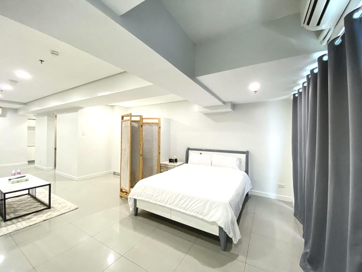 Dormy 801 - Large Studio Type Unit For Rent in Parañaque with Okada View